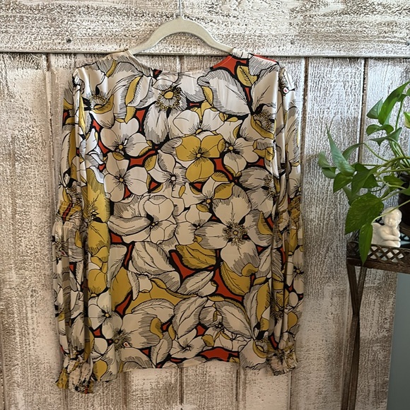 Cabi Sequel Blouse - Picture 2 of 8